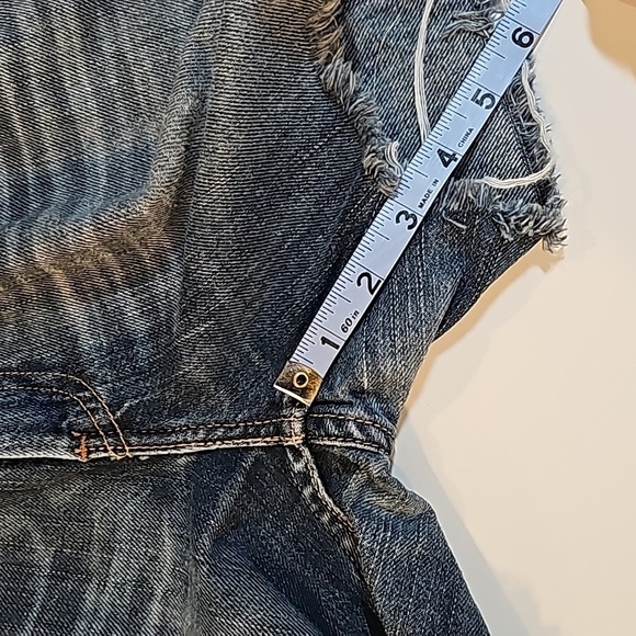 VTG Levi's 501 Cutoffs Shorts Jorts Mid-Rise Whiskering Medium Wash Raw Hem 29 - Picture 9 of 9